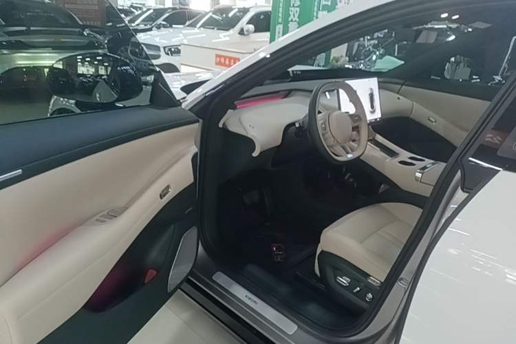 Used Xiaomi Auto YU7 2025 Ultra-Long Range Rear-Wheel Drive Version Driver Seat