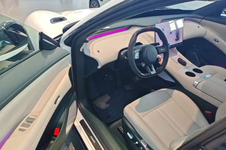 Used Xiaomi Auto YU7 2025 Ultra-Long Range High-Performance All-Wheel-Drive Max Edition Driver Seat