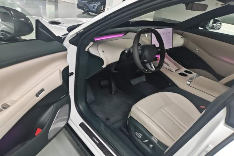 Used Xiaomi Auto YU7 2025 Ultra-Long Range High-Performance All-Wheel-Drive Max Edition Driver Seat