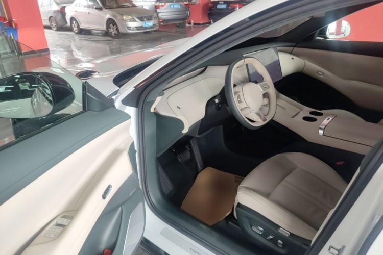 Used Xiaomi Auto YU7 2025 Ultra-Long Range High-Performance All-Wheel-Drive Max Edition Driver Seat