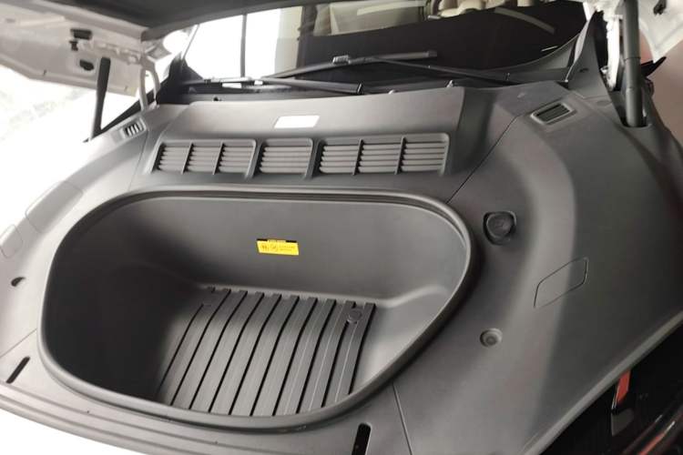 Used Xiaomi Auto YU7 2025 Ultra-Long Range High-Performance All-Wheel-Drive Max Edition Engine Bay