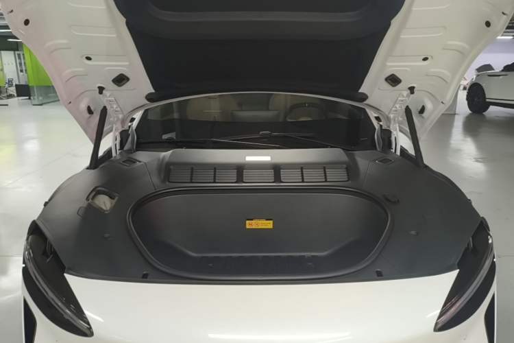 Used Xiaomi Auto YU7 2025 Ultra-Long Range High-Performance All-Wheel-Drive Max Edition Engine Bay