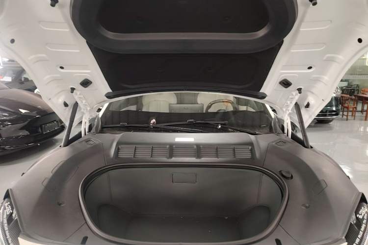 Used Xiaomi Auto YU7 2025 Ultra-Long Range High-Performance All-Wheel-Drive Max Edition Engine Bay