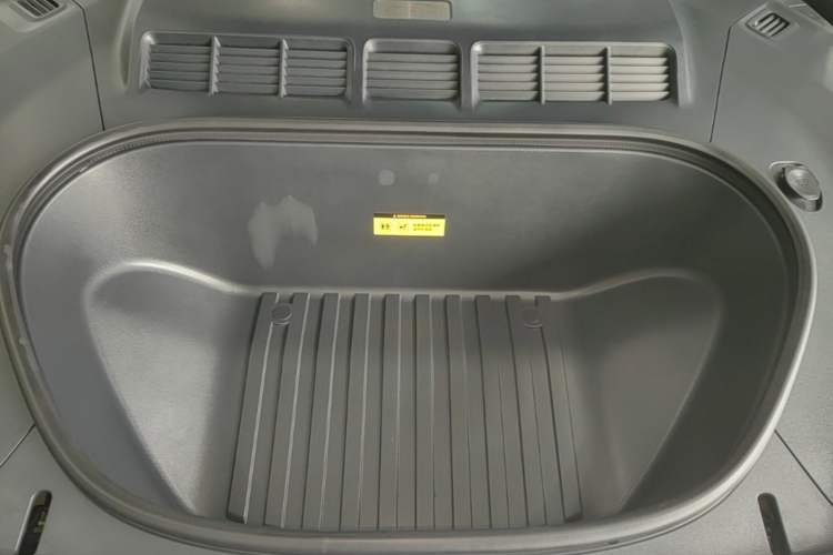 Used Xiaomi Auto YU7 2025 Ultra-Long Range Rear-Wheel Drive Version Engine Bay