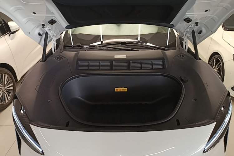 Used Xiaomi Auto YU7 2025 Ultra-Long Range High-Performance All-Wheel-Drive Max Edition Engine Bay