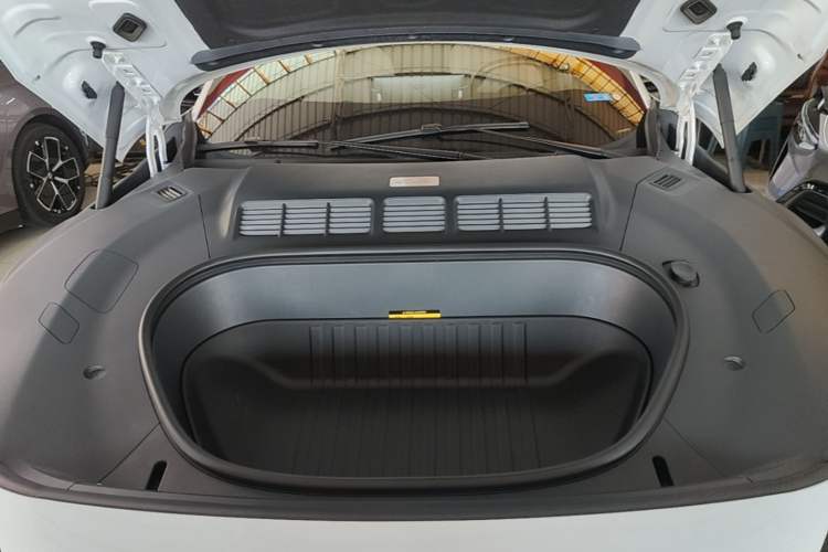 Used Xiaomi Auto YU7 2025 Ultra-Long Range High-Performance All-Wheel-Drive Max Edition Engine Bay