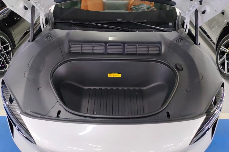 Used Xiaomi Auto YU7 2025 Ultra-Long Range High-Performance All-Wheel-Drive Max Edition Engine Bay