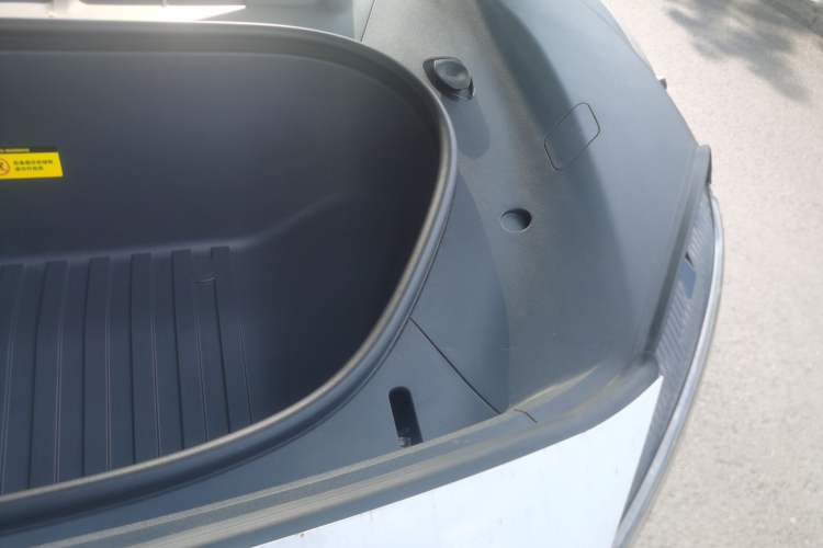 Used Xiaomi Auto YU7 2025 Ultra-Long Range Rear-Wheel Drive Version Engine Bay Left