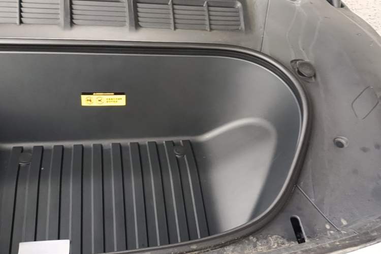 Used Xiaomi Auto YU7 2025 Ultra-Long Range High-Performance All-Wheel-Drive Max Edition Engine Bay Left