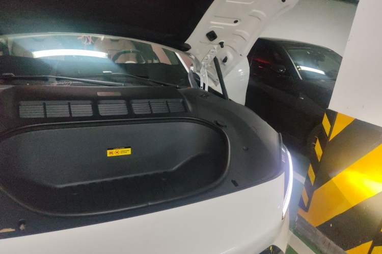 Used Xiaomi Auto YU7 2025 Ultra-Long Range High-Performance All-Wheel-Drive Max Edition Engine Bay Left