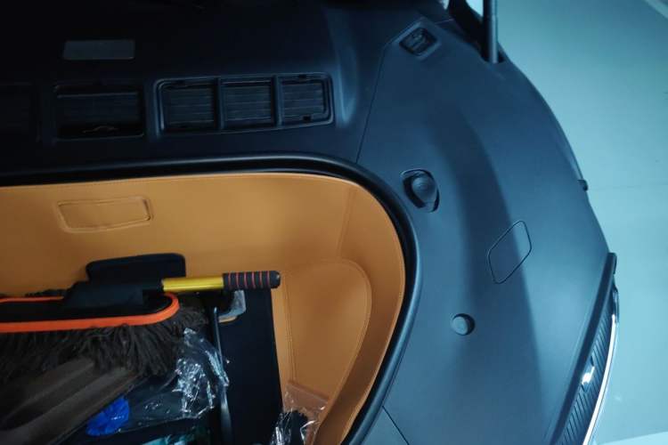 Used Xiaomi Auto YU7 2025 Ultra-Long Range High-Performance All-Wheel-Drive Max Edition Engine Bay Left