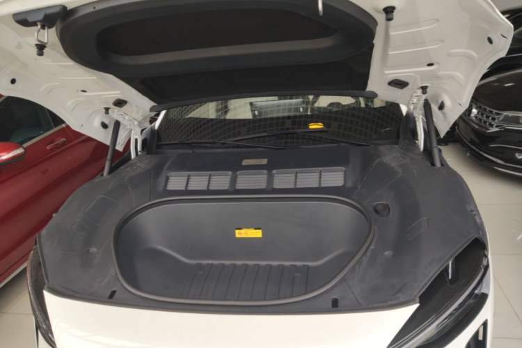 Used Xiaomi Auto YU7 2025 Ultra-Long Range High-Performance All-Wheel-Drive Max Edition Engine Bay