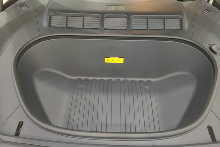 Used Xiaomi Auto YU7 2025 Ultra-Long Range Rear-Wheel Drive Version Engine Bay