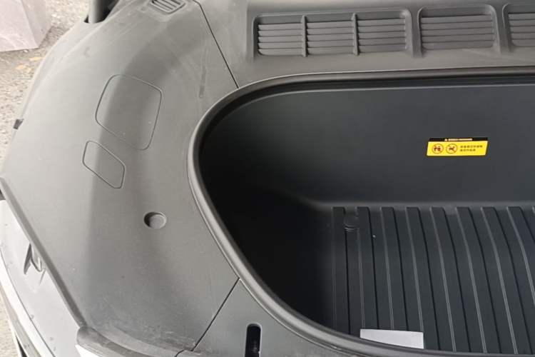 Used Xiaomi Auto YU7 2025 Ultra-Long Range High-Performance All-Wheel-Drive Max Edition Engine Bay Right