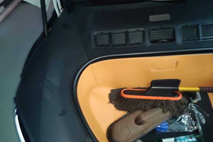 Used Xiaomi Auto YU7 2025 Ultra-Long Range High-Performance All-Wheel-Drive Max Edition Engine Bay Right