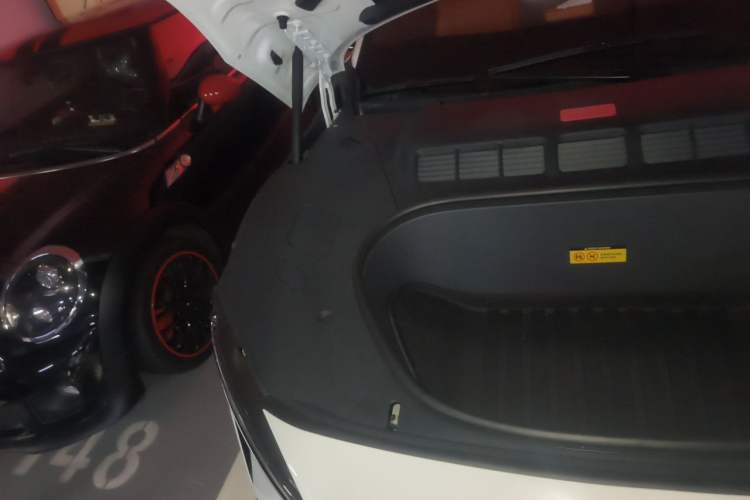 Used Xiaomi Auto YU7 2025 Ultra-Long Range High-Performance All-Wheel-Drive Max Edition Engine Bay Right