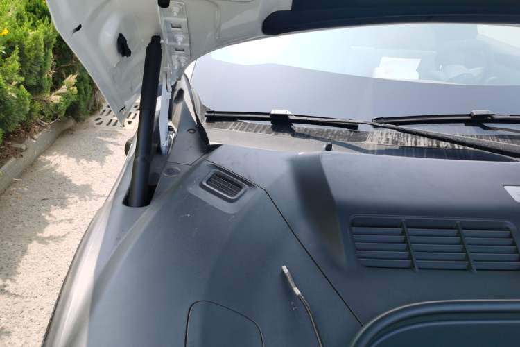 Used Xiaomi Auto YU7 2025 Ultra-Long Range High-Performance All-Wheel-Drive Max Edition Engine Bay Right