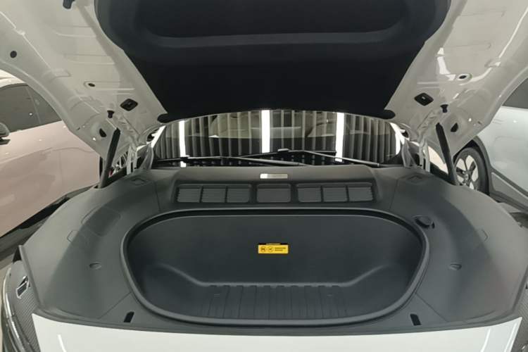 Used Xiaomi Auto YU7 2025 Ultra-Long Range High-Performance All-Wheel-Drive Max Edition Engine Bay