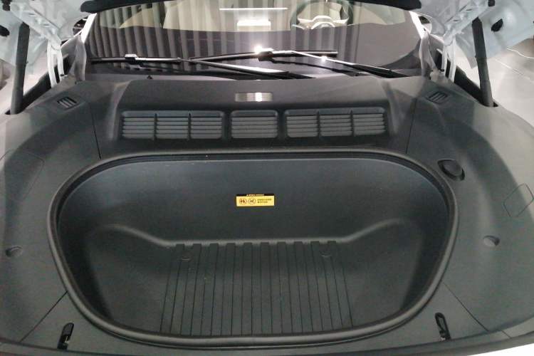 Used Xiaomi Auto YU7 2025 Ultra-Long Range Rear-Wheel Drive Version Engine Bay