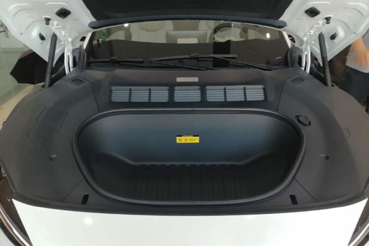 Used Xiaomi Auto YU7 2025 Ultra-Long Range High-Performance All-Wheel-Drive Max Edition Engine Bay