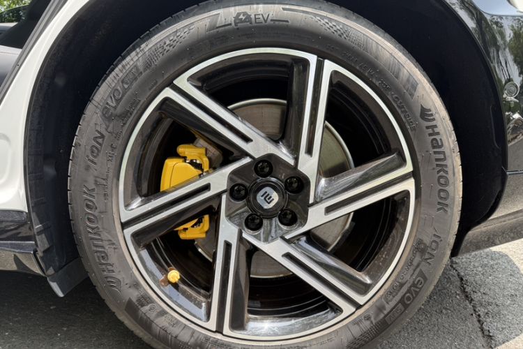 Used Xiaomi Auto YU7 2025 Ultra-Long Range All-Wheel Drive Pro Version Exterior 2