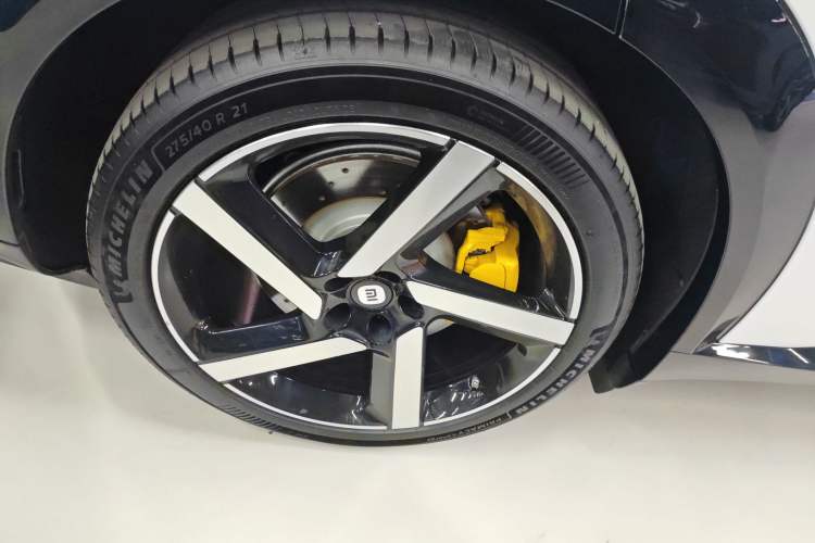 Used Xiaomi Auto YU7 2025 Ultra-Long Range High-Performance All-Wheel-Drive Max Edition Exterior 2