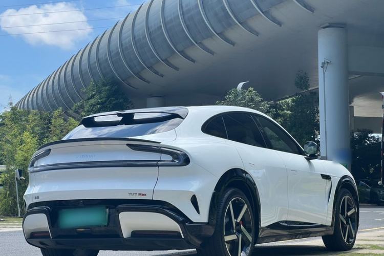 Used Xiaomi Auto YU7 2025 Ultra-Long Range High-Performance All-Wheel-Drive Max Edition Exterior 3
