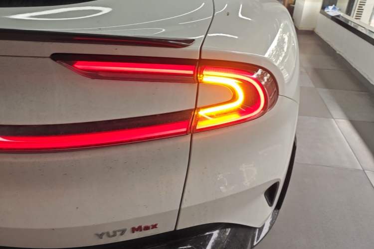 Used Xiaomi Auto YU7 2025 Ultra-Long Range High-Performance All-Wheel-Drive Max Edition Exterior 3