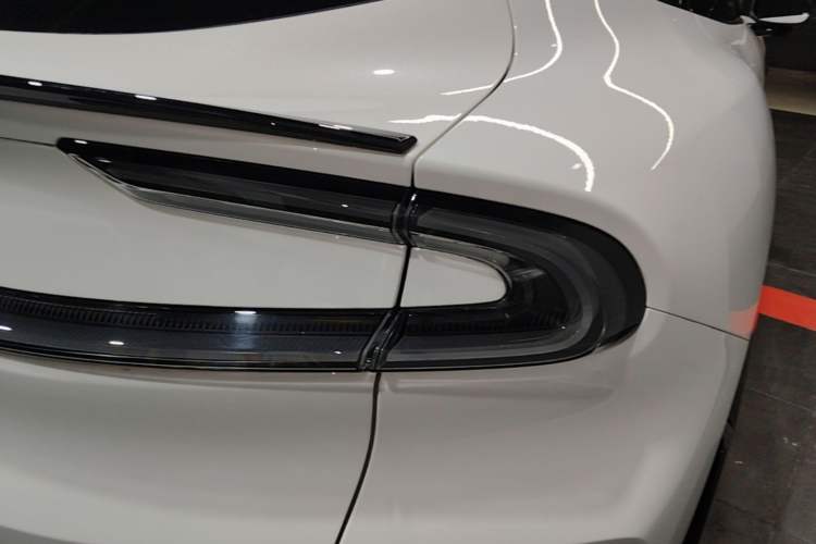 Used Xiaomi Auto YU7 2025 Ultra-Long Range High-Performance All-Wheel-Drive Max Edition Exterior 3