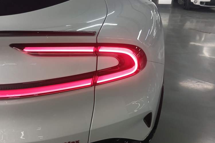 Used Xiaomi Auto YU7 2025 Ultra-Long Range High-Performance All-Wheel-Drive Max Edition Exterior 3