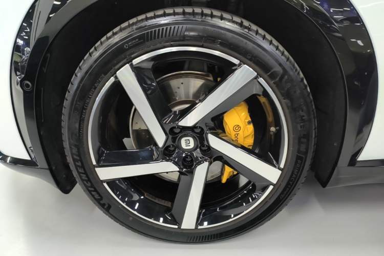 Used Xiaomi Auto YU7 2025 Ultra-Long Range High-Performance All-Wheel-Drive Max Edition Exterior 4