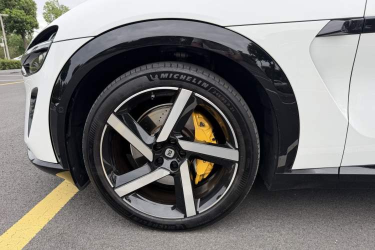 Used Xiaomi Auto YU7 2025 Ultra-Long Range High-Performance All-Wheel-Drive Max Edition Exterior 4