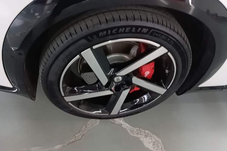 Used Xiaomi Auto YU7 2025 Ultra-Long Range High-Performance All-Wheel-Drive Max Edition Exterior 4