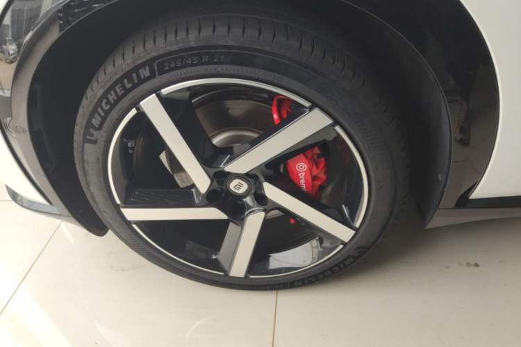 Used Xiaomi Auto YU7 2025 Ultra-Long Range High-Performance All-Wheel-Drive Max Edition Exterior 4