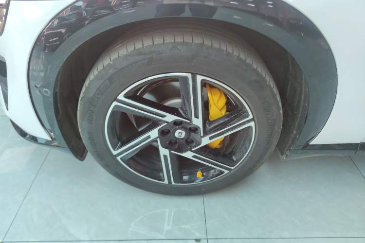 Used Xiaomi Auto YU7 2025 Ultra-Long Range Rear-Wheel Drive Version Exterior 4