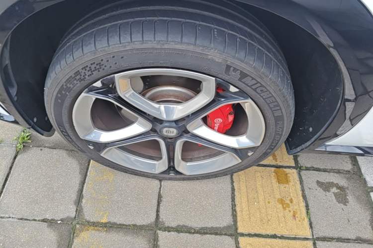 Used Xiaomi Auto YU7 2025 Ultra-Long Range High-Performance All-Wheel-Drive Max Edition Exterior 4