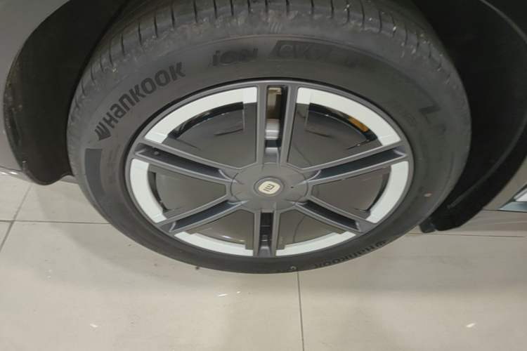 Used Xiaomi Auto YU7 2025 Ultra-Long Range Rear-Wheel Drive Version Exterior 5