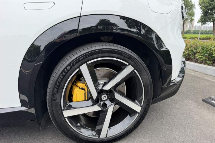 Used Xiaomi Auto YU7 2025 Ultra-Long Range High-Performance All-Wheel-Drive Max Edition Exterior 5