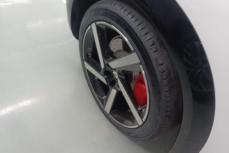 Used Xiaomi Auto YU7 2025 Ultra-Long Range High-Performance All-Wheel-Drive Max Edition Exterior 5
