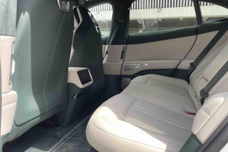Used Xiaomi Auto YU7 2025 Ultra-Long Range High-Performance All-Wheel-Drive Max Edition Exterior 6