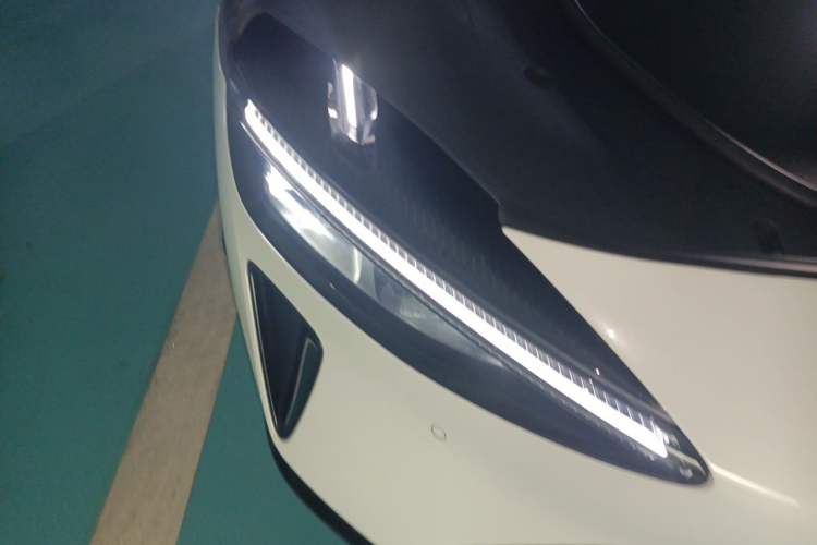 Used Xiaomi Auto YU7 2025 Ultra-Long Range High-Performance All-Wheel-Drive Max Edition Exterior 6