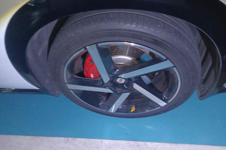 Used Xiaomi Auto YU7 2025 Ultra-Long Range High-Performance All-Wheel-Drive Max Edition Exterior 7
