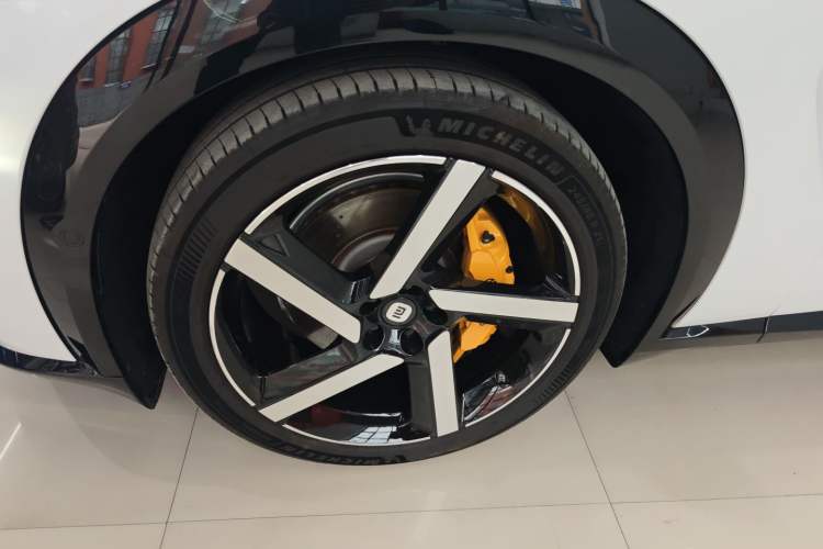 Used Xiaomi Auto YU7 2025 Ultra-Long Range High-Performance All-Wheel-Drive Max Edition Exterior 7