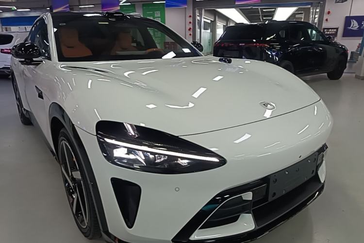 Used Xiaomi Auto YU7 2025 Ultra-Long Range High-Performance All-Wheel-Drive Max Edition Front Right 45 Deg