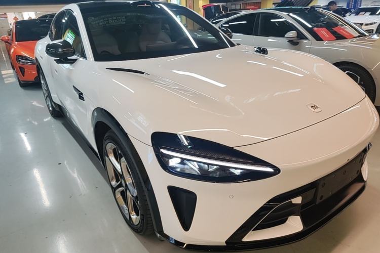 Used Xiaomi Auto YU7 2025 Ultra-Long Range High-Performance All-Wheel-Drive Max Edition Front Right 45 Deg