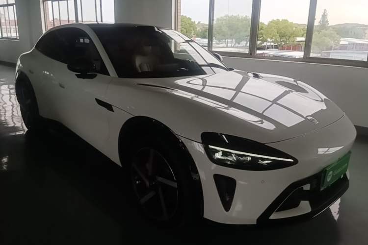 Used Xiaomi Auto YU7 2025 Ultra-Long Range High-Performance All-Wheel-Drive Max Edition Front Right 45 Deg