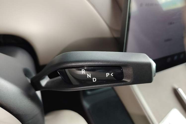 Used Xiaomi Auto YU7 2025 Ultra-Long Range High-Performance All-Wheel-Drive Max Edition Gear Lever