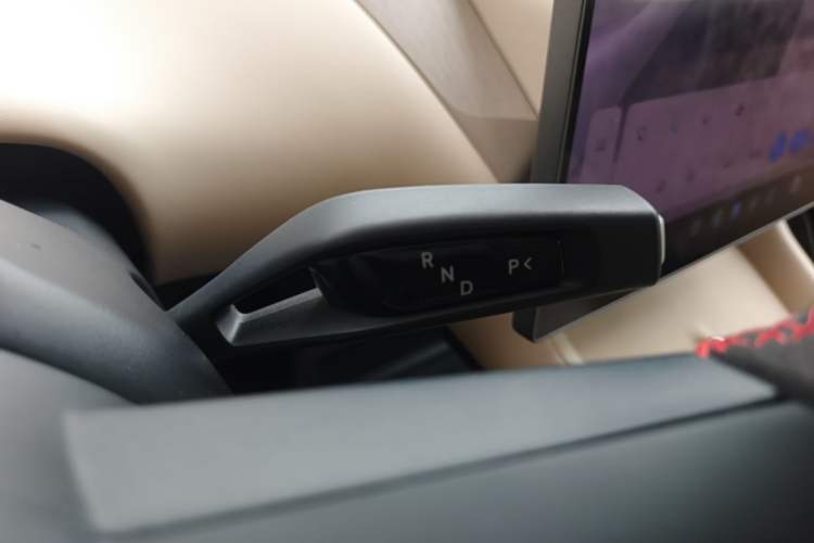 Used Xiaomi Auto YU7 2025 Ultra-Long Range High-Performance All-Wheel-Drive Max Edition Gear Lever
