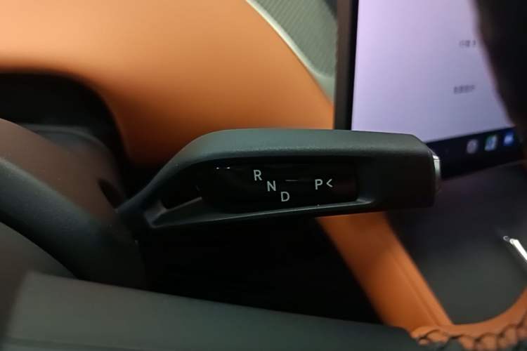Used Xiaomi Auto YU7 2025 Ultra-Long Range High-Performance All-Wheel-Drive Max Edition Gear Lever