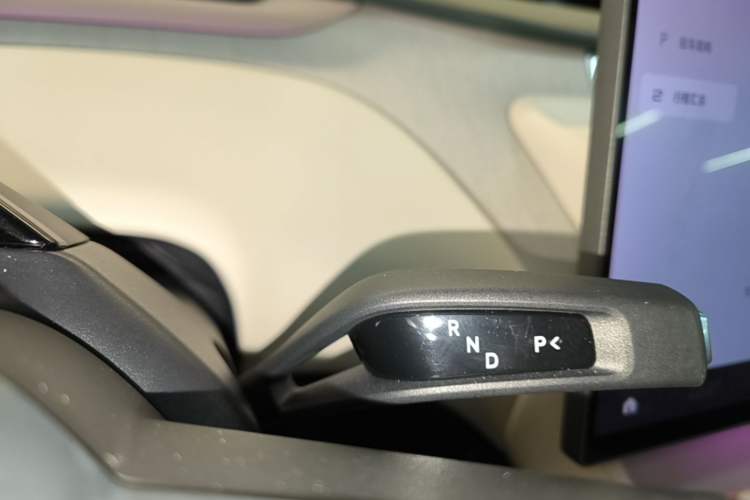 Used Xiaomi Auto YU7 2025 Ultra-Long Range High-Performance All-Wheel-Drive Max Edition Gear Lever